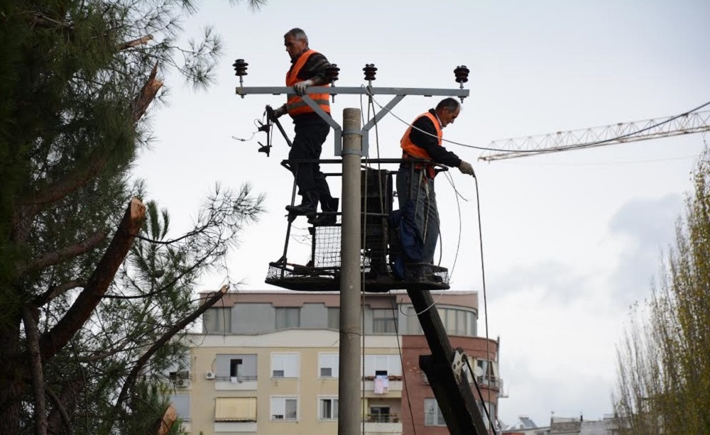 OSHEE njofton dy dite nderprerje te energjise ne Tirane, ja zonat
